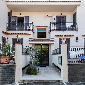 Apartment Ortensia By Wonderful Italy, Aci Castello