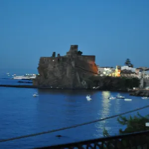 Bed & Breakfast La Terrazza, Aci Castello